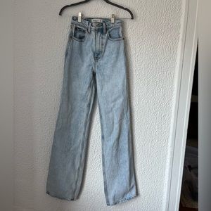 Abercrombie & Fitch 90s Relaxed Fit Ultra High Rise Jeans size 24/00